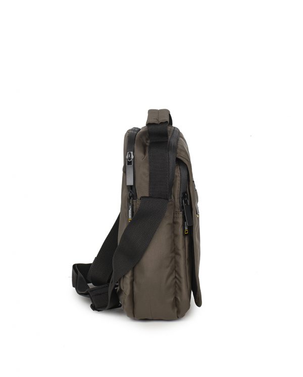 National Geographic Transform - Zijkant Khaki RPET schoudertas | luggage4u.be